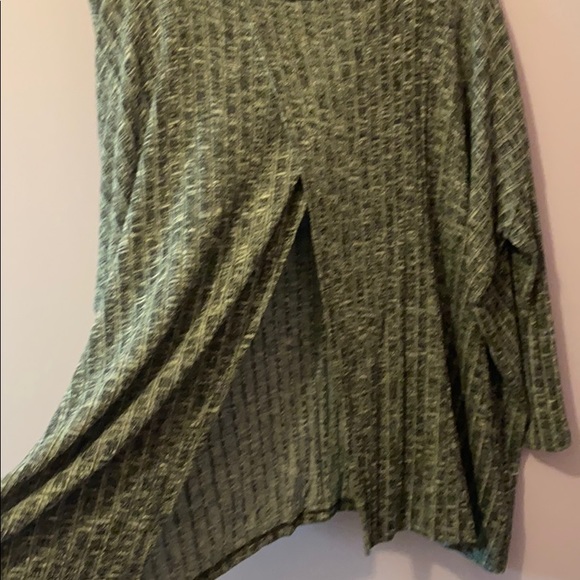 Sweater - Picture 4 of 4